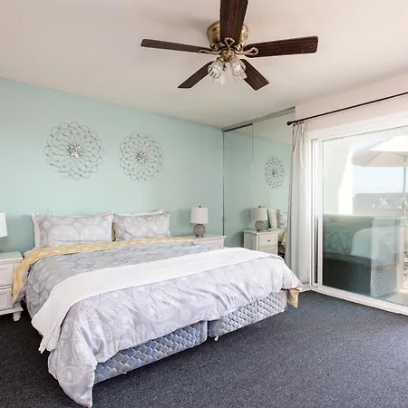 3 Bedroom! - Complex Is On The Beach With Huge Pool